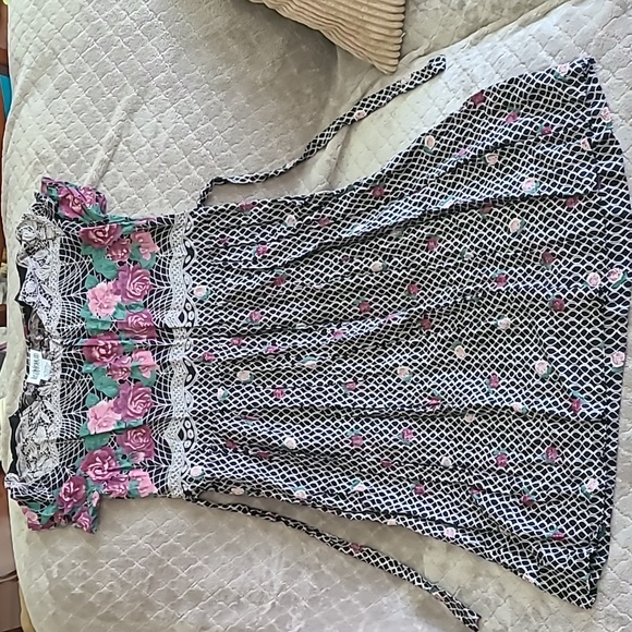 Dress - Picture 1 of 6